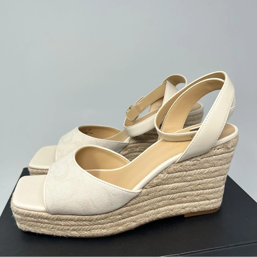 Coach Signature C Wedge Sandals
Size 11 - Picture 5 of 10